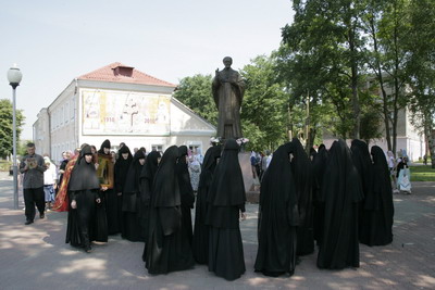 У памятника .jpg У памятника .jpg